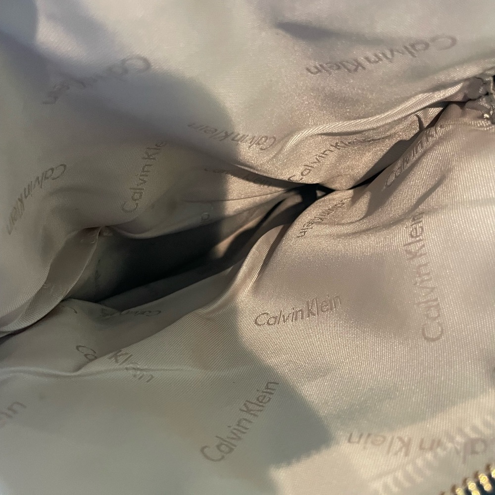 Leather Calvin Klein Navy Crossbody Bag. Brown Leather Strap & Gold Hardware. - Picture 5 of 12